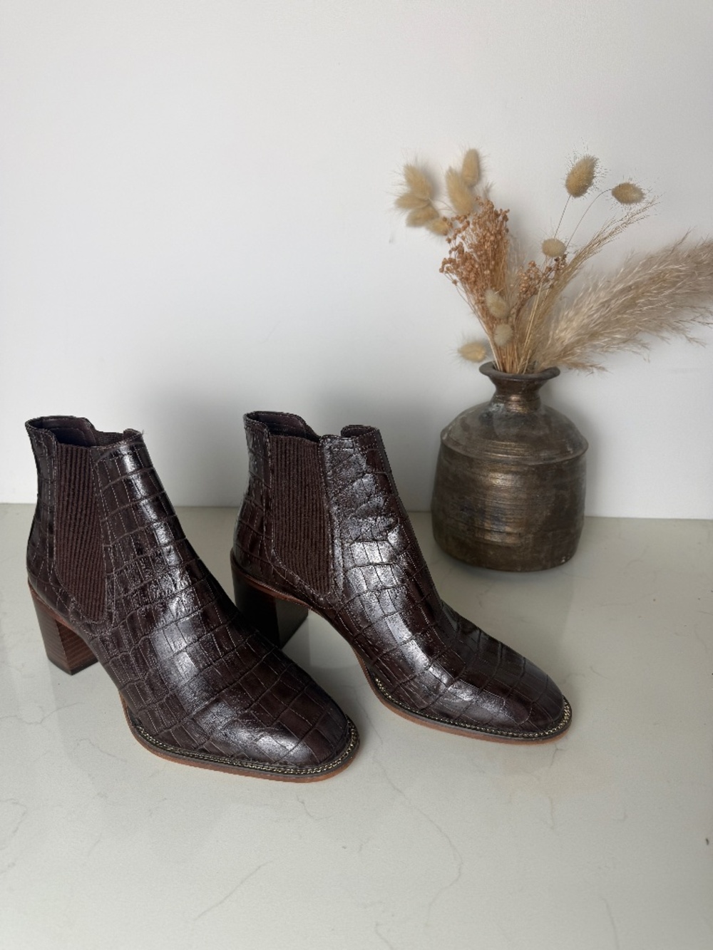 Vince Camuto Women's Jentilliy Ribbed Gore Croc Boot size 8